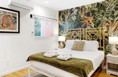 Hollywood Hotel | Urban Jungle by AvantStay