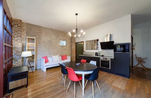 Blois Cottage | Urban loft with all comforts-Pool & Jacuzzi in summer-Accueil Vélos Motos