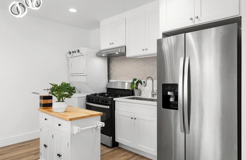Midway City House | Urban Lotus Escape - Large Yard, Games, AC near Asian Garden Mall and Disneyland