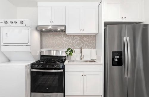Midway City House | Urban Lotus Escape - Large Yard, Games, AC near Asian Garden Mall and Disneyland