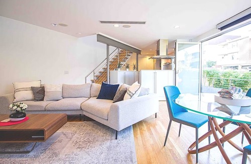 Sawtelle House | Urban Luxury Charm. 2-bedroom house in beautiful Brentwood with AC.