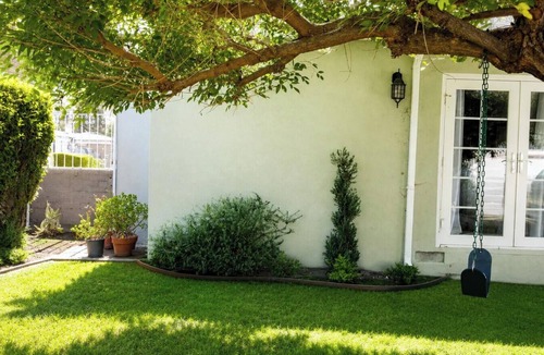 Los Angeles House | Urban Oasis: Private 2BR + Lush Backyard in LA