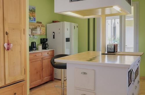 Bedarrides House | Vacation home in the countryside with private pool - 5 bedrooms, sleeps 10