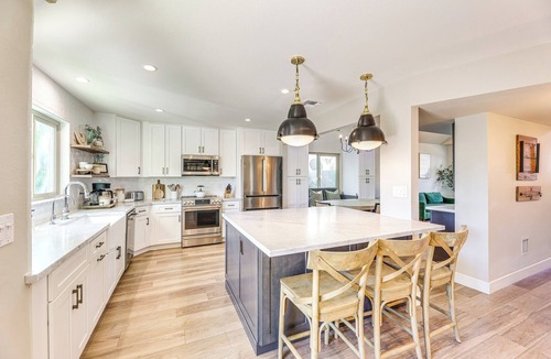 Val Vista Lakes House | Val Vista Lakes Extended Getaway: Hot Tub Access!