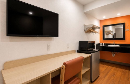 Lost Hills Hotel | Value Stay Inn Lost Hills