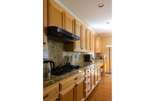 Concord House | Vibrant Pool Home + Bonus Room – Perfect for Group