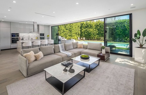 Beverly Grove Villa | Villa Bond by LuxJB 🏆 Design Award-Winner 🏆 Heated Pool & Jacuzzi