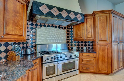 Sandahl House | Villa del Sol: Heated Pool, B-Ball & Guest House