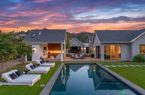 Larkfield-Wikiup House | Villa Soleil