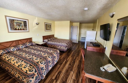 La Riviera Hotel | Vince's Motel Inc.