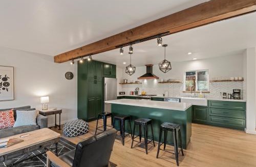 Guerneville House | Vinewood Lodge