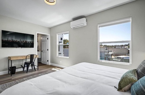 Vista Apartment | Vista Vacation in Historic City Center Walkable
