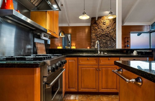 Hollywood Hills West House | Voted "Best Jet Liner Views" in LA Dogs Ok