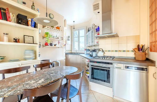 18th Arrondissement Apartment | Vue Exceptionnelle Sans vis à vis sur la Colline Montmartre, Calme et Spacieux