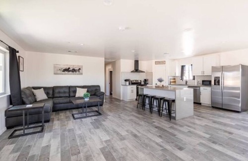 Landers House | Wagon Wheel Retreat on 2.5 acres With hot tub