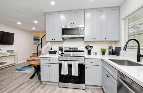 South Oceanside Apartment | Wake Up to Ocean Views | Tower 9 Across from the Beach