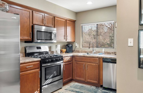 Uptown Sedona House | WALK EVERYWHERE IN UPTOWN VIEWS GALORE ! PRIVACY AND PEACE W/HOT TUB AND VIEWS