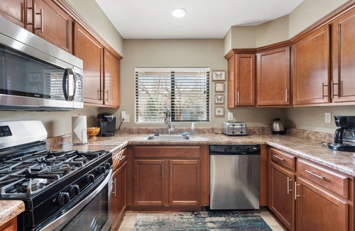Uptown Sedona House | WALK EVERYWHERE IN UPTOWN VIEWS GALORE ! PRIVACY AND PEACE W/HOT TUB AND VIEWS
