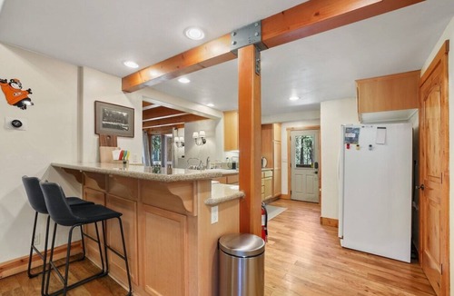 Chamberlands House | Walk to Beach Family Cabin | BBQ | Hammocks