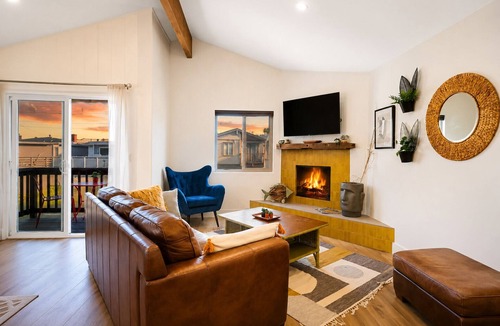 Silver Strand House | Walk To Beach, Surfing, Mins 2 Restaurants & Shops