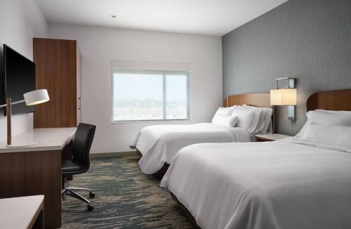 Anaheim Resort Hotel | Walk to Disney in 10 Min! 2 Rooms w/Space & Convenience