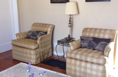 Napa House | WALK TO DOWNTOWN NAPA! EUROPEAN STYLE 2 BEDROOM DUPLEX WITH CHARM!