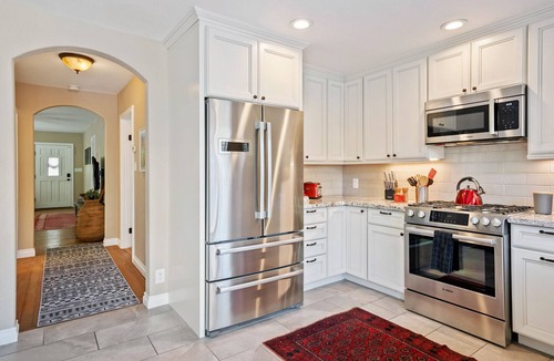 Paso Robles House | Walk to Fairgrounds! Discover the Perfect Wine Country Getaway on Vine Street.