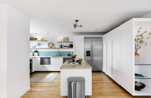 Sand Section House | Walk to Manhattan Beach, Ocean Views, Balcony & Peloton | Casa Del Mar