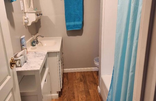 Folsom Cottage | Walk to Old Town Folsom-Duplex-Unit B
