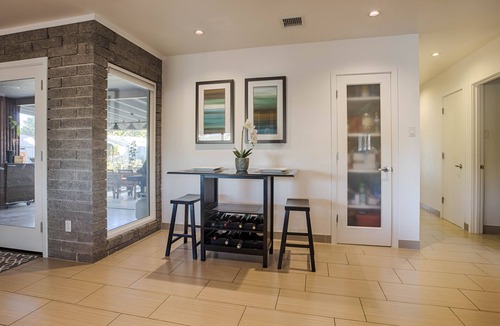 Southwest Village House | Walk to Old Town Scottsdale! Modern, Remodeled, Mid-Century Home - Sleeps 6