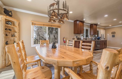 Moonridge Cabin | Walk to Ski Resort: Mtn-View Cabin w/Hot Tub!