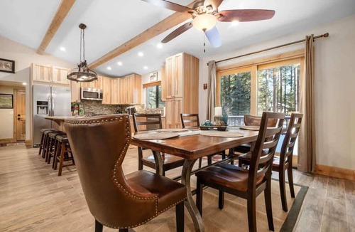 Summit Estates House | Walk to Summit. Relaxing Spa and Fireplace.