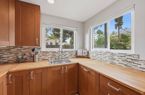 Carlsbad Village Cottage | Walk to the Beach Light and Bright 1-bedroom cottage in Carlsbad let's getaway
