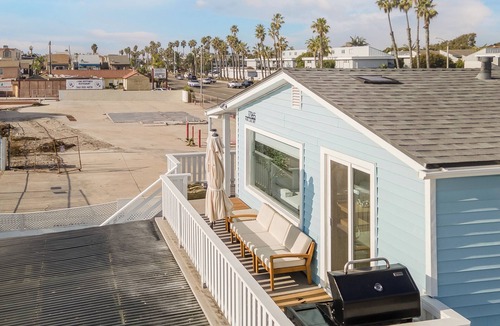 Sunset Beach House | Walk to the Sand! Ocean Views, Balcony & Parking | Sunset Surf