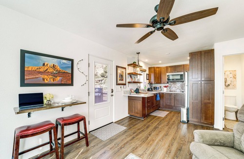 West Sedona Cottage | Walk to Trails! Sedona Casita w/Fire Pit & Views