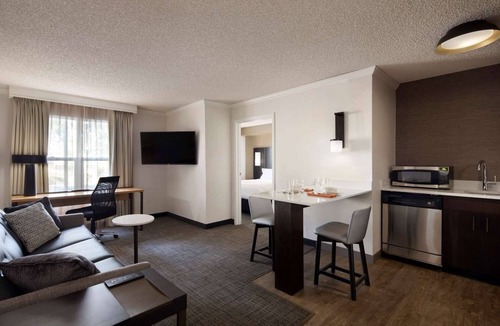 Raisin Hotel | Warm Fresno Escape: All-Comfort Suite with Pool Access | 4 Suites