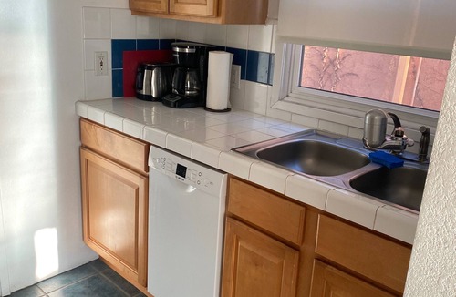 Belmont Shore Apartment | Waterfront Belmont Shore Studio Great View & Deck
