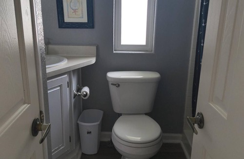 Walnut Grove Cabin | Waterfront Loft Cottage on the Delta - Sleeps 5 - Fishing at Snug Harbor