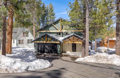 Big Bear Lake House | Waterfront Luxury! Brand-New Big Bear Lake House