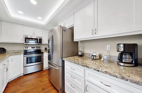 Discovery Bay House | Waterfront modern home Sleeps 6 near Marina w/Hot Tub & Large Deck