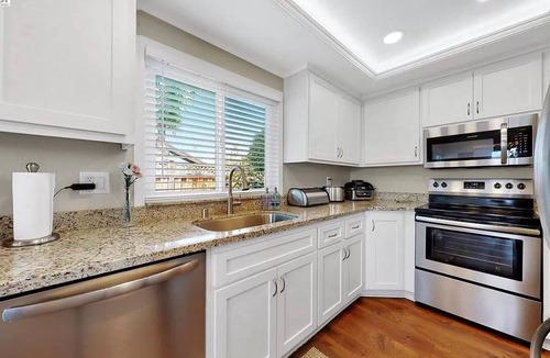 Discovery Bay House | Waterfront modern home Sleeps 6 near Marina w/Hot Tub & Large Deck