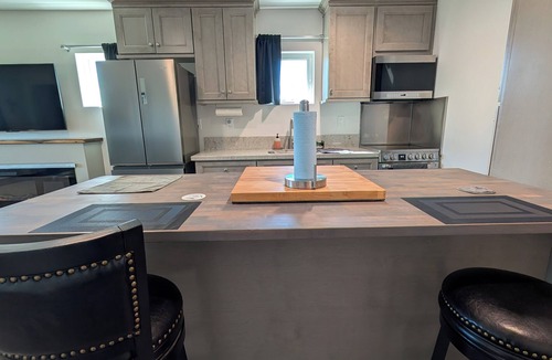 Canyon Lake Apartment | Waterfront private 1 bedroom, 1 bath, laundry, in gated community