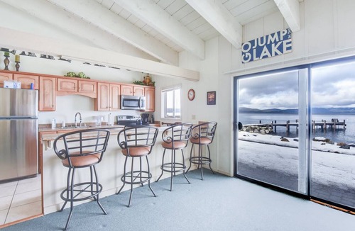 Tahoma Condo | Waters Edge Vista | HOA Pool & Pier Access
