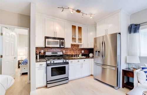 Ocean Beach Cottage | Waypoint Cottage, one block from the beach!