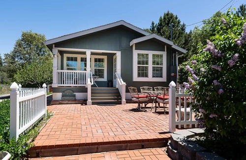 Julian Cabin | Weber's Woods Cabin- close to all your favorite Julian events and lake fun!