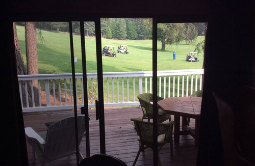 Lake Almanor Country Club Cabin | Welcoming 2-bedroom cabin in Lake Almanor Country Club on the golf course