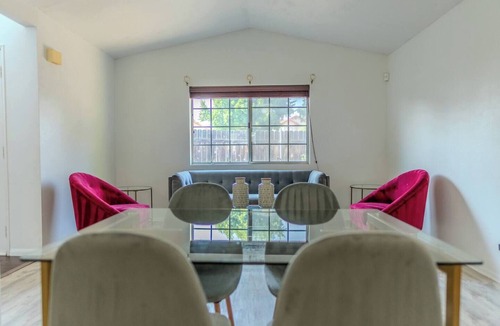 Redlands House | Welcome to Heidi House – Main Residence, a spacious 4-bedroom home designed for both short and extended stays in Redlands. With a dedicated office, fast Wi-Fi, a fully equipped kitchen, and a private backyard, this home is ideal for families.