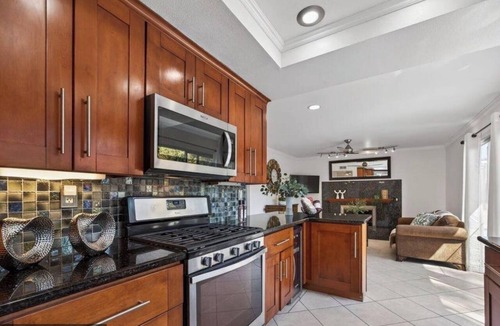 Camarillo House | Welcoming 6-bedroom Sparkling Pool & Spa house in Camarillo perfect for families