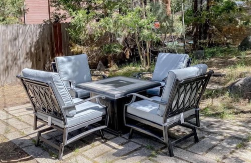 Kings Beach House | Welcoming hotel with lakeview, golf, skiing, WiFi, & Netflix