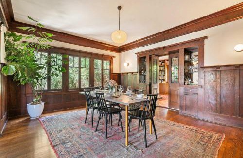Mid City House | West Adams 4BR Home with Grill Colby & Conrad